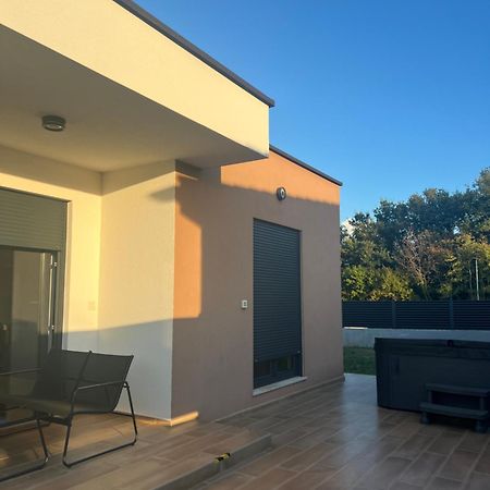 Modern Home Ula Brtonigla Ngoại thất bức ảnh